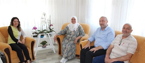 Kaymakamımız Selin SARI, Hac’dan dönen kıymetli ailelerimizi ziyaret etti.