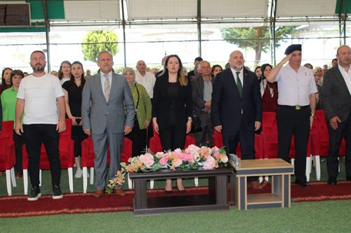 Kaymakamımız Selin SARI, Ravza 4-6 yaş Kur-an kursu yıl sonu  programına katıldılar.