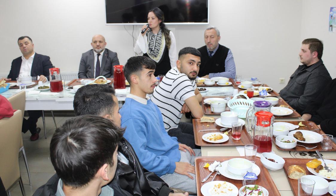 Şehitler Yatılı Hafızlık Kuran Kursu’nda düzenlenen iftar programında öğrencilerimizle bir araya geldik.