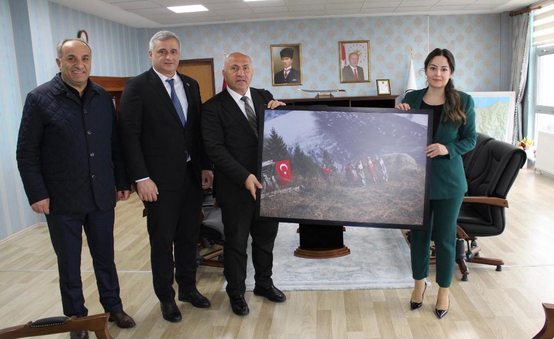 Rize Çayeli Belediye Başkanı İsmail Hakkı ÇİFTÇİ, Kaymakamımız Selin SARI’yı ziyaret etti.